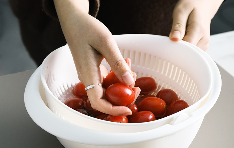 Single Piece Colander, Two-Tiered Draining Basket, Plastic Rotating Strainer, Reusable Washing Basket, Home Colander for The Kitchen, Fruit And Vegetable Washing Basket, Kitchen Items, Kitchen Tools, Kitchen Accessories, Without Battery