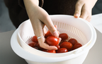 Single Piece Colander, Two-Tiered Draining Basket, Plastic Rotating Strainer, Reusable Washing Basket, Home Colander for The Kitchen, Fruit And Vegetable Washing Basket, Kitchen Items, Kitchen Tools, Kitchen Accessories, Without Battery