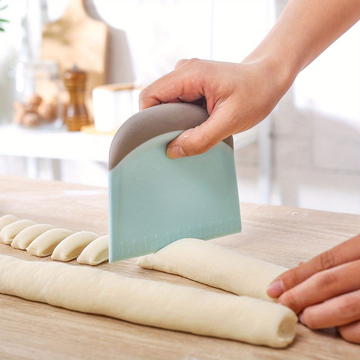 1pc, Plastic Dough Cutter with Soft Handle, Kitchen And Restaurant Use