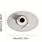 4-piece pack, 30x45 cm, oval embossed placemats, non-slip and durable.