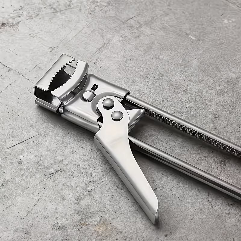 1 multifunctional bottle opener and can opener